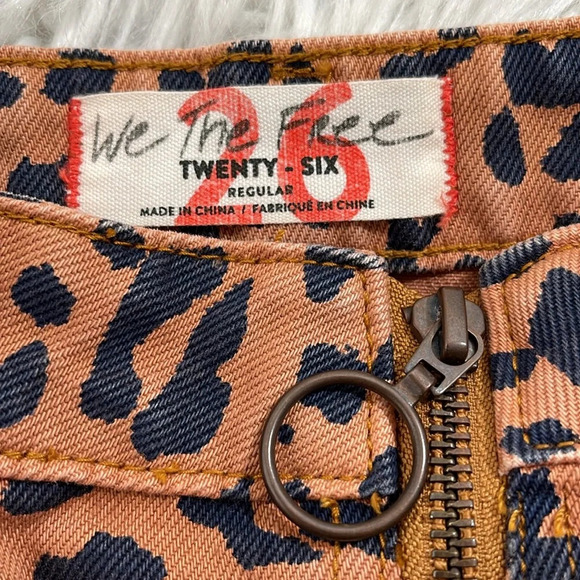 FREE PEOPLE WE THE FREE Animal Print Zip It Up Printed Mini Skirt Size 26 - Picture 7 of 13